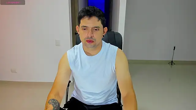 Snapshot of ILoveNYStyle chatting on 10/03/25, 11:18 ILoveNYStyle online show from 10/03/25, 11:18