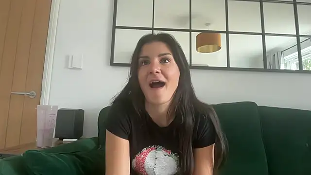 Snapshot of Petitecookie chatting on 09/12/25, 10:59 Petitecookie online show from 09/12/25, 10:59