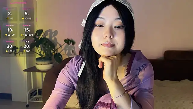 nanaliu6 online show from 10/13/25, 01:11