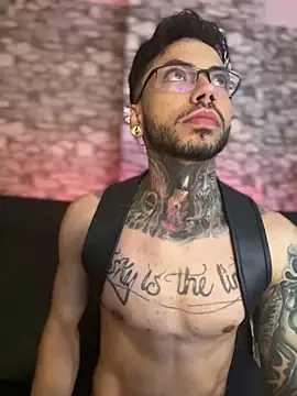 Snapshot of Walker_Thomas1 chatting on 02/14/25, 05:36 Walker Thomas1 online show from 02/14/25, 05:36