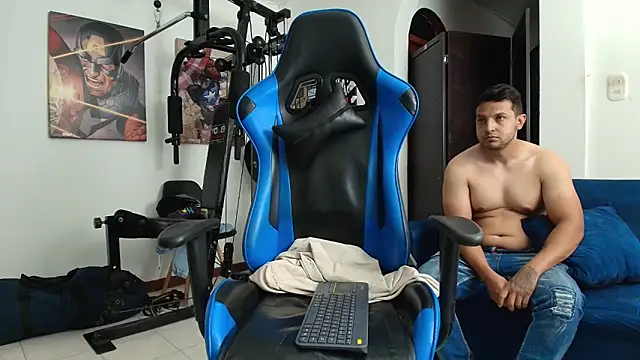 Snapshot of ema_abby chatting on 12/01/25, 10:59 ema abby online show from 12/01/25, 10:59