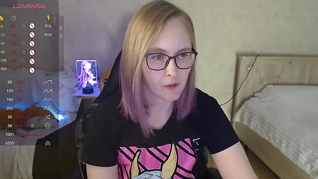 Snapshot of Agatha_Mott chatting on 10/10/25, 05:17 Agatha Mott online show from 10/10/25, 05:17