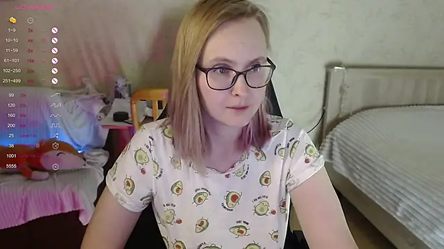 Snapshot of Agatha_Mott chatting on 10/31/25, 03:07 Agatha Mott online show from 10/31/25, 03:07