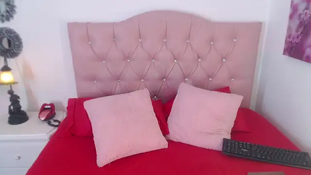 Snapshot of triana_crimson chatting on 02/09/25, 10:32 triana crimson online show from 02/09/25, 10:32