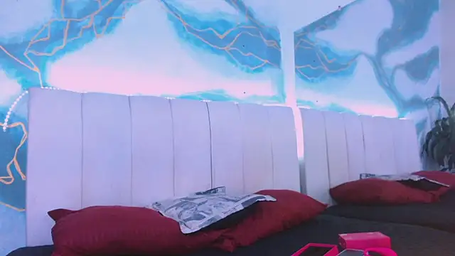 Snapshot of triana_crimson chatting on 09/23/25, 09:40 triana crimson online show from 09/23/25, 09:40