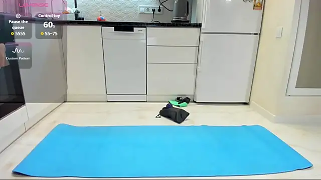 Snapshot of Katya_yoga chatting on 10/31/25, 04:24 Katya yoga online show from 10/31/25, 04:24