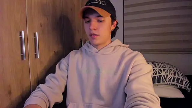 Snapshot of Mastrangelo_xxx chatting on 10/27/25, 03:10 Mastrangelo xxx online show from 10/27/25, 03:10