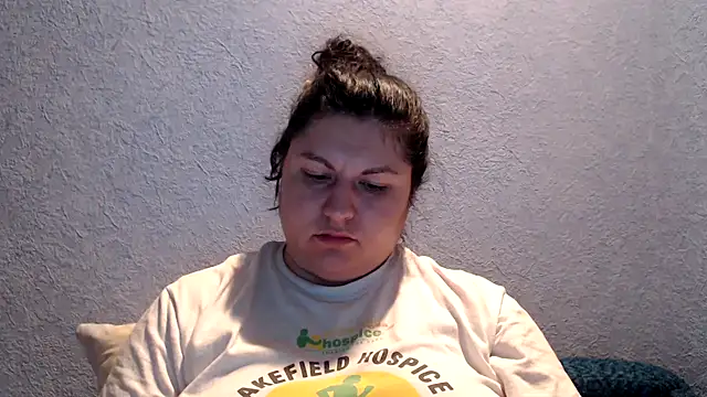 KiraSwee online show from 11/16/25, 07:30