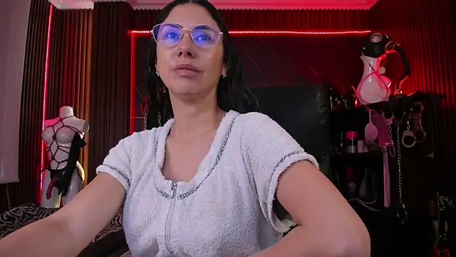 Snapshot of XiaQueen chatting on 10/30/25, 11:22 XiaQueen online show from 10/30/25, 11:22