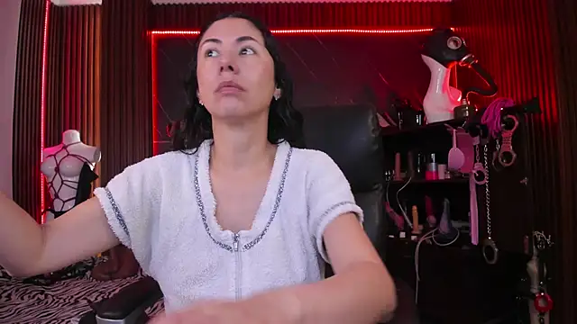 Snapshot of XiaQueen chatting on 11/07/25, 11:32 XiaQueen online show from 11/07/25, 11:32