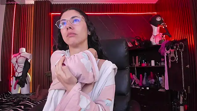 Snapshot of XiaQueen chatting on 12/15/25, 11:58 XiaQueen online show from 12/15/25, 11:58