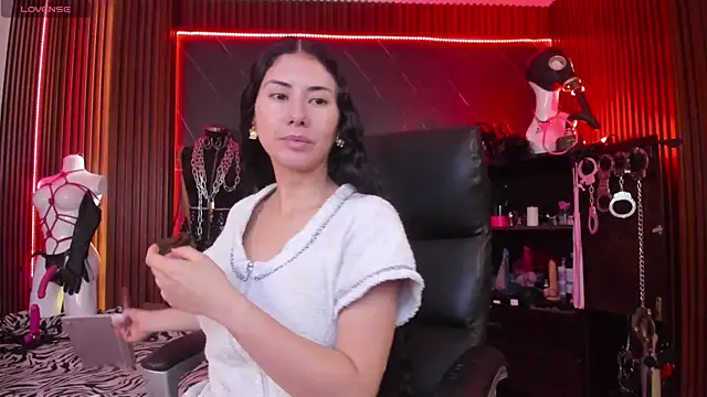 Snapshot of XiaQueen chatting on 12/17/25, 01:17 XiaQueen online show from 12/17/25, 01:17