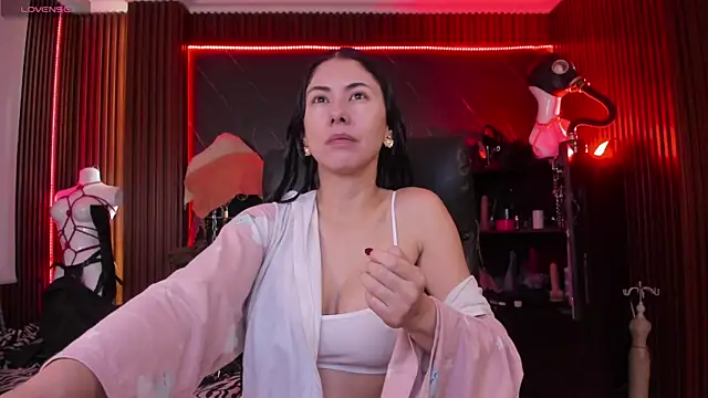 Snapshot of XiaQueen chatting on 12/19/25, 12:01 XiaQueen online show from 12/19/25, 12:01