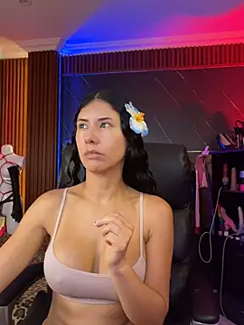 Snapshot of XiaQueen chatting on 02/14/26, 11:40 XiaQueen online show from 02/14/26, 11:40