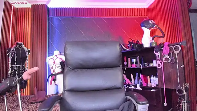 Snapshot of XiaQueen chatting on 02/27/26, 11:32 XiaQueen online show from 02/27/26, 11:32