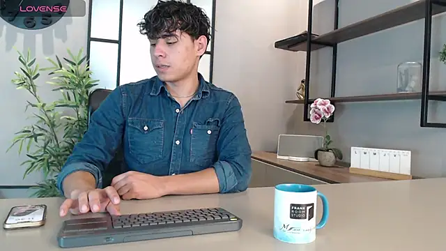 Snapshot of Gabriell_ramirez chatting on 03/01/25, 04:47 Gabriell ramirez online show from 03/01/25, 04:47