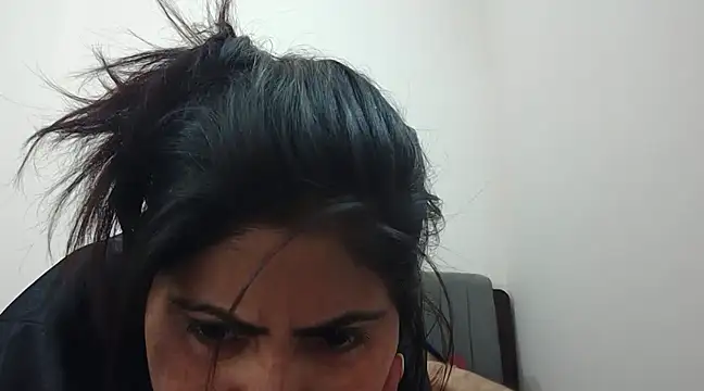 Snapshot of Queen_Couple chatting on 02/09/25, 10:20 Queen Couple online show from 02/09/25, 10:20