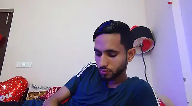 Snapshot of Queen_Couple chatting on 02/18/25, 09:10 Queen Couple online show from 02/18/25, 09:10