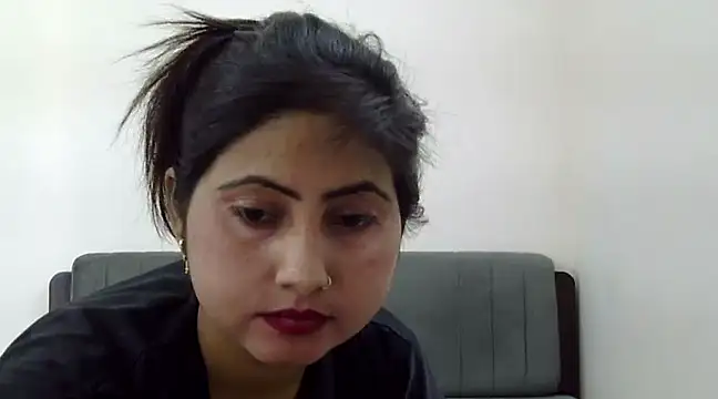 Snapshot of Queen_Couple chatting on 02/23/25, 09:00 Queen Couple online show from 02/23/25, 09:00