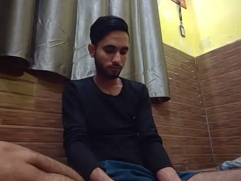 Snapshot of Queen_Couple chatting on 03/01/25, 04:22 Queen Couple online show from 03/01/25, 04:22