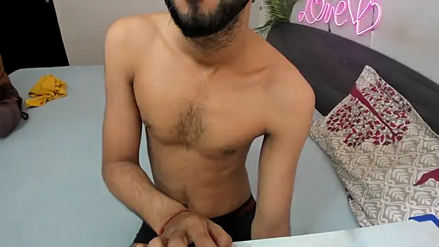 Snapshot of Queen_Couple chatting on 09/25/25, 06:17 Queen Couple online show from 09/25/25, 06:17