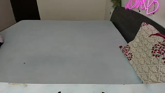 Queen Couple online show from 11/06/25, 05:19