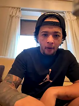 yeiyei oficial online show from 10/16/25, 05:03