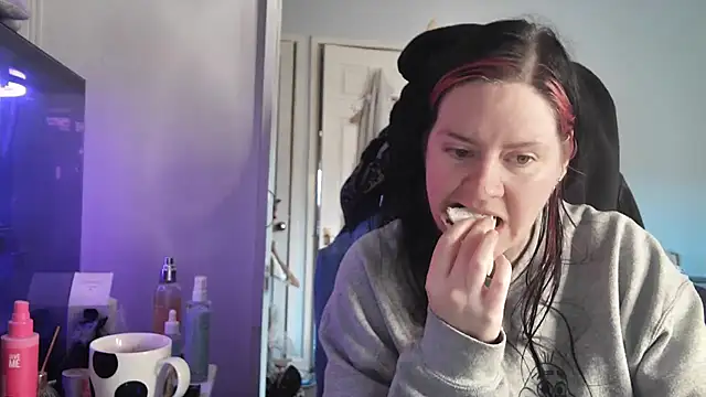 Snapshot of AureliaXOX chatting on 12/02/25, 12:32 AureliaXOX online show from 12/02/25, 12:32