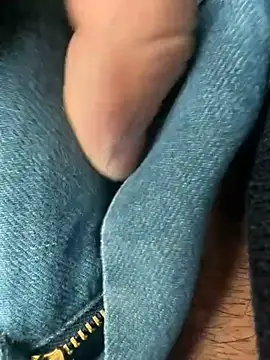 Snapshot of sark0606 chatting on 02/22/25, 01:02 sark0606 online show from 02/22/25, 01:02