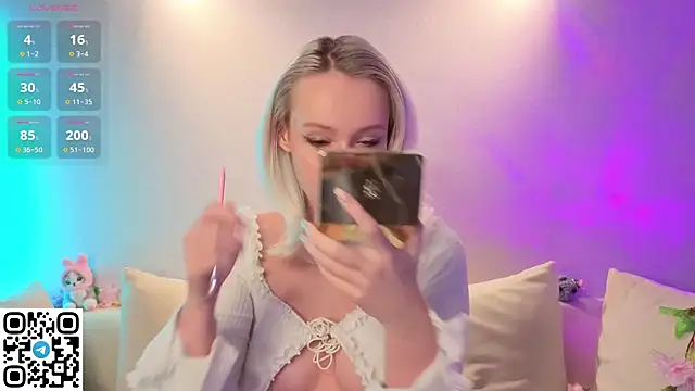 Snapshot of Anadeyaaa chatting on 11/09/25, 11:03 Anadeyaaa online show from 11/09/25, 11:03