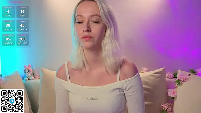 Snapshot of Anadeyaaa chatting on 11/11/25, 11:27 Anadeyaaa online show from 11/11/25, 11:27