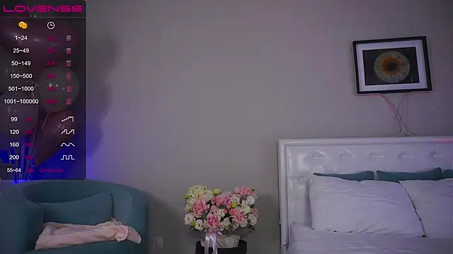 LeaCox  online show from 10/17/25, 08:28