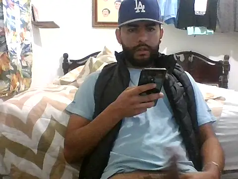Snapshot of dickman10 chatting on 09/19/25, 01:12 dickman10 online show from 09/19/25, 01:12
