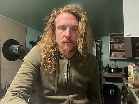 Snapshot of redone8in chatting on 09/25/25, 09:13 redone8in online show from 09/25/25, 09:13