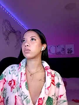 Snapshot of SallyWhitee chatting on 02/05/26, 05:01 SallyWhitee online show from 02/05/26, 05:01