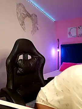 SallyWhitee online show from 05/17/26, 05:38