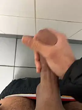 Snapshot of amialiii chatting on 02/13/25, 10:43 amialiii online show from 02/13/25, 10:43