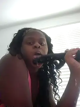 Snapshot of CocoaDoll22 chatting on 11/10/25, 02:16 CocoaDoll22 online show from 11/10/25, 02:16