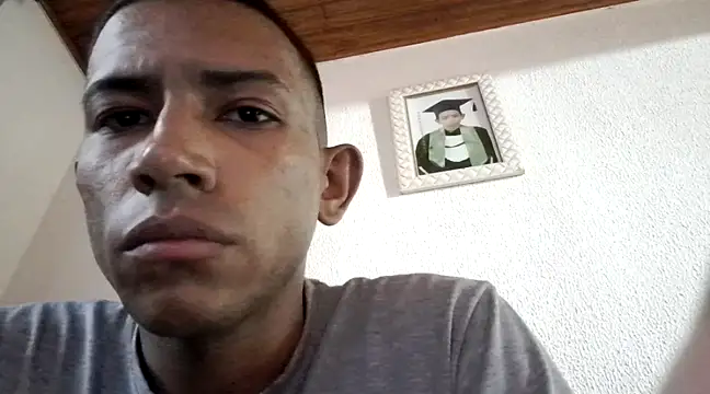 Snapshot of Mineirinho043 chatting on 02/14/25, 09:43 Mineirinho043 online show from 02/14/25, 09:43