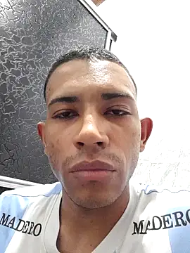 Snapshot of Mineirinho043 chatting on 02/19/25, 10:53 Mineirinho043 online show from 02/19/25, 10:53