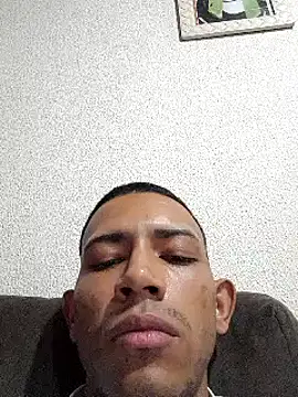 Snapshot of Mineirinho043 chatting on 02/21/25, 11:21 Mineirinho043 online show from 02/21/25, 11:21