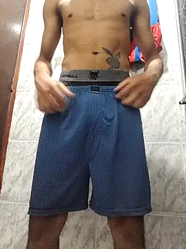 Snapshot of Mineirinho043 chatting on 02/23/25, 02:18 Mineirinho043 online show from 02/23/25, 02:18