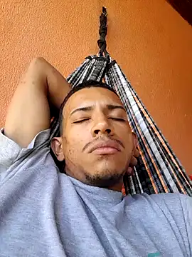 Snapshot of Mineirinho043 chatting on 02/28/25, 04:10 Mineirinho043 online show from 02/28/25, 04:10