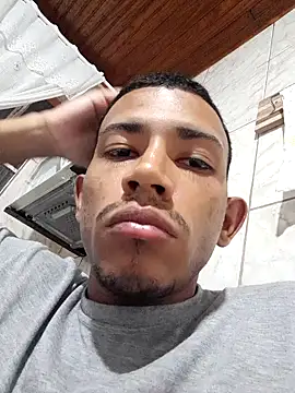 Snapshot of Mineirinho043 chatting on 03/01/25, 03:21 Mineirinho043 online show from 03/01/25, 03:21