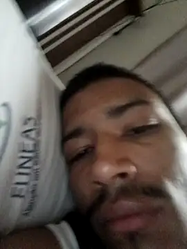 Snapshot of Mineirinho043 chatting on 03/15/25, 10:46 Mineirinho043 online show from 03/15/25, 10:46