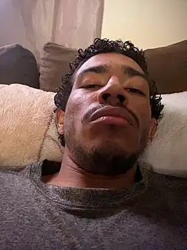 Snapshot of Mineirinho043 chatting on 09/10/25, 01:33 Mineirinho043 online show from 09/10/25, 01:33