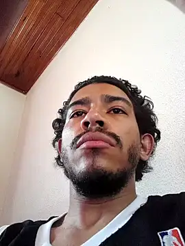 Snapshot of Mineirinho043 chatting on 10/06/25, 02:58 Mineirinho043 online show from 10/06/25, 02:58