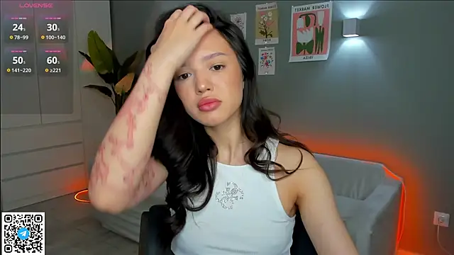 Snapshot of RikoAsada chatting on 12/14/25, 06:41 RikoAsada online show from 12/14/25, 06:41