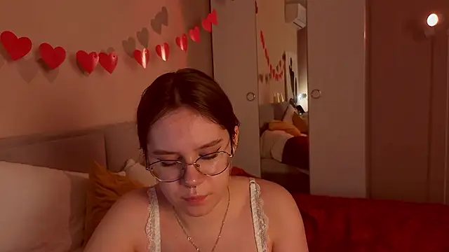 Mia Luw online show from 03/15/26, 10:32