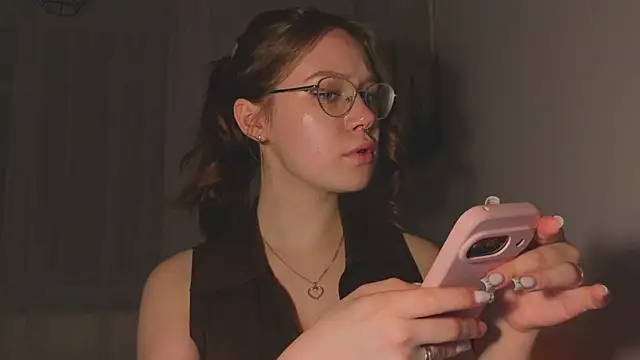 Mia Luw online show from 04/05/26, 05:10